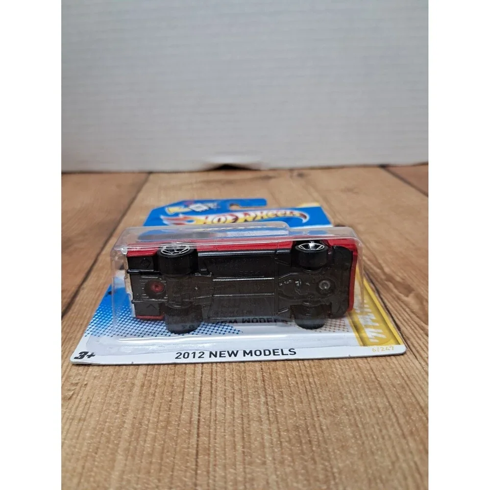 Hotwheels: 2012 Red & Black 1971 Plymouth ROAD RUNNER 6/247 NEW - SEALED!